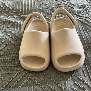 Child Yeezy slides